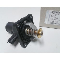 Termostat z obudową 55587349 (Astra J, Insignia A, Mokka / Mokka X, Zafira C)